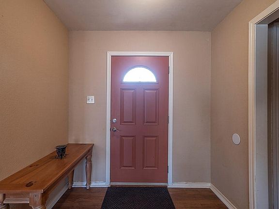 5th image of 2224 Woodview Dr