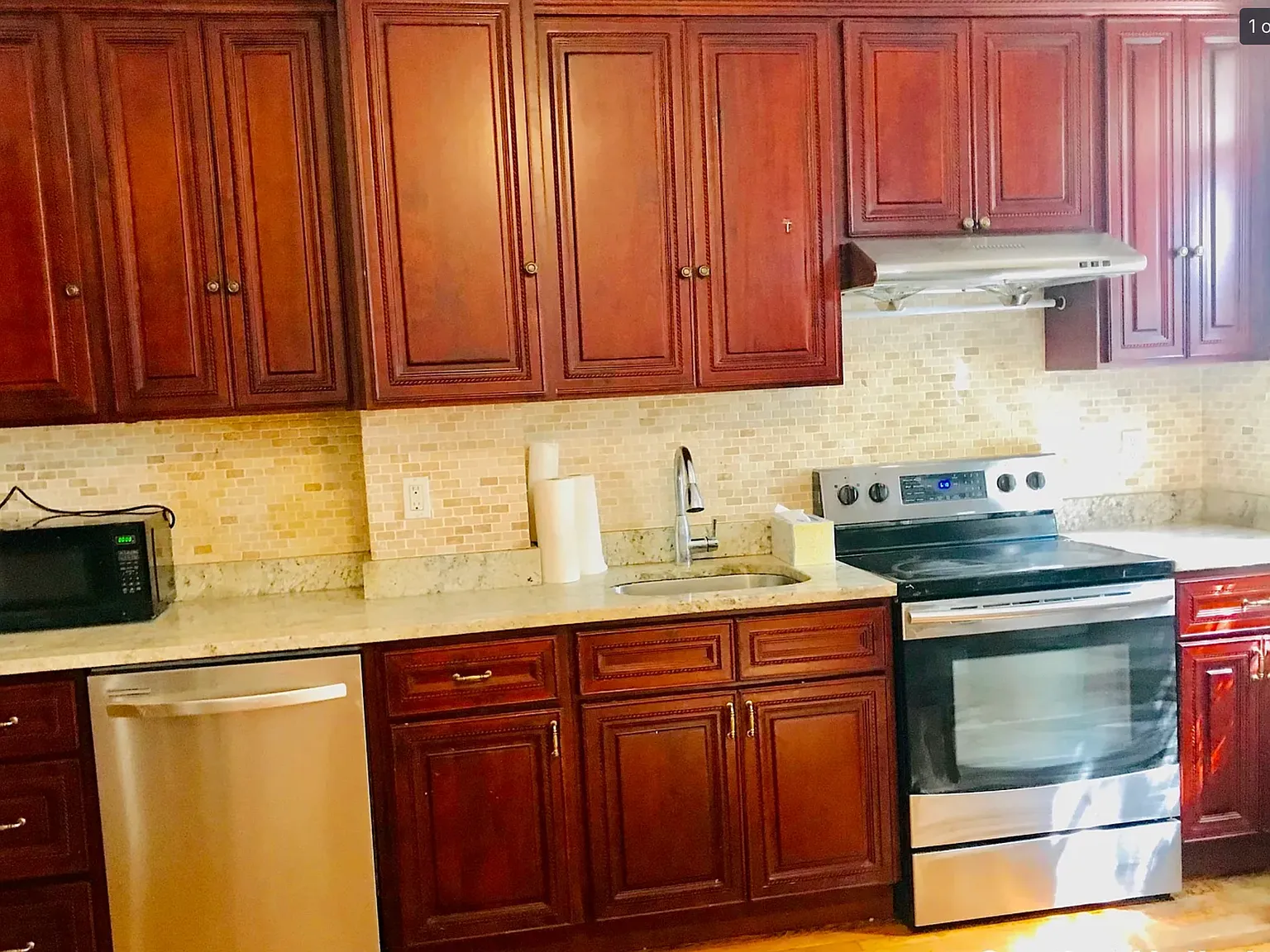 4 bed, 2.5 bath, $6,900 — Photo 1