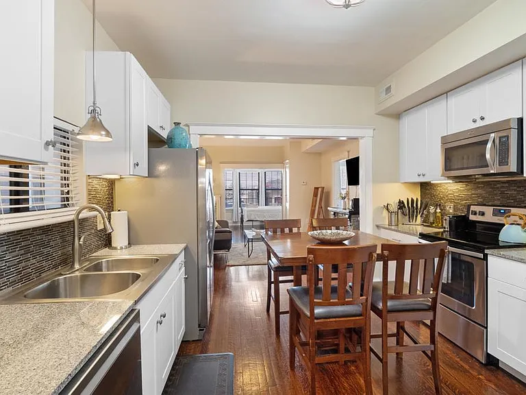6136 Delmar Blvd — Photo 4