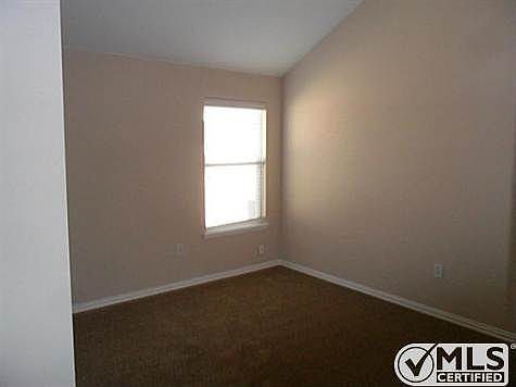 4th image of 102 Sierra Dr
