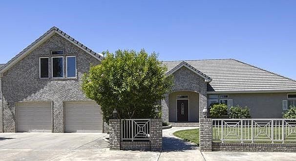 Entrance 3313 Golf Links