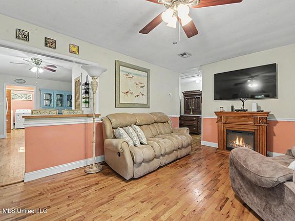 5th image of 1918 Stuart Ave