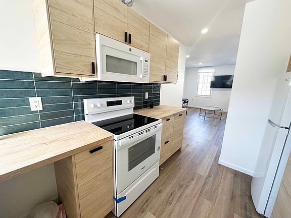 2nd image of 33 Kossuth St #2