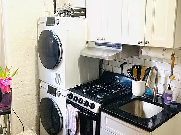 4th image of 13 Saint Marks Pl APT 7R