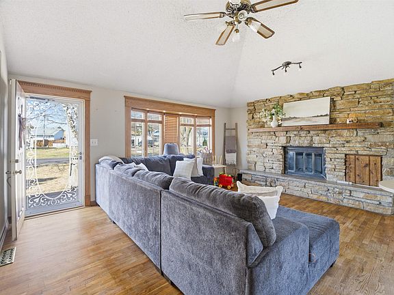 2nd image of 2602 N William St