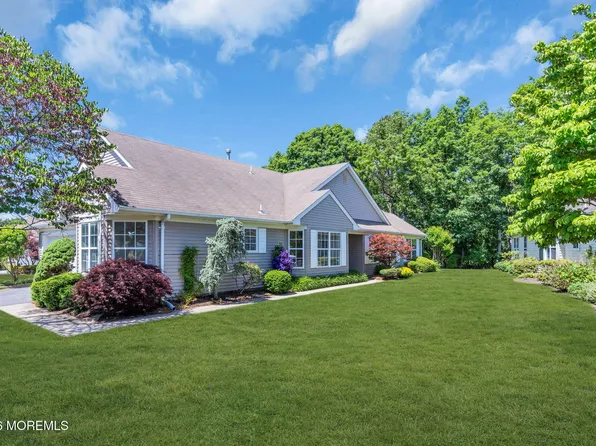 23 Oakmont Road, Lakewood, NJ 08701
