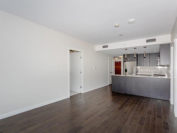 4th image of 1708 Ontario St #1606