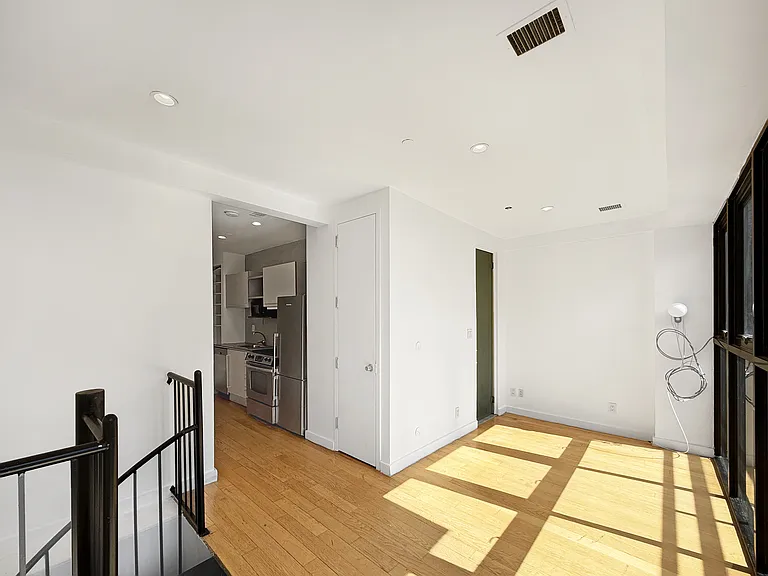 90 Clermont Ave #1L — Photo 2
