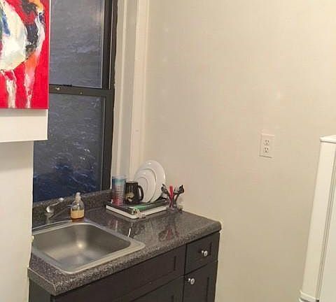 4th image of 121 E 90th St APT 3A