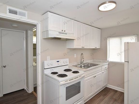 2nd image of 1927 Central Ave APT A2