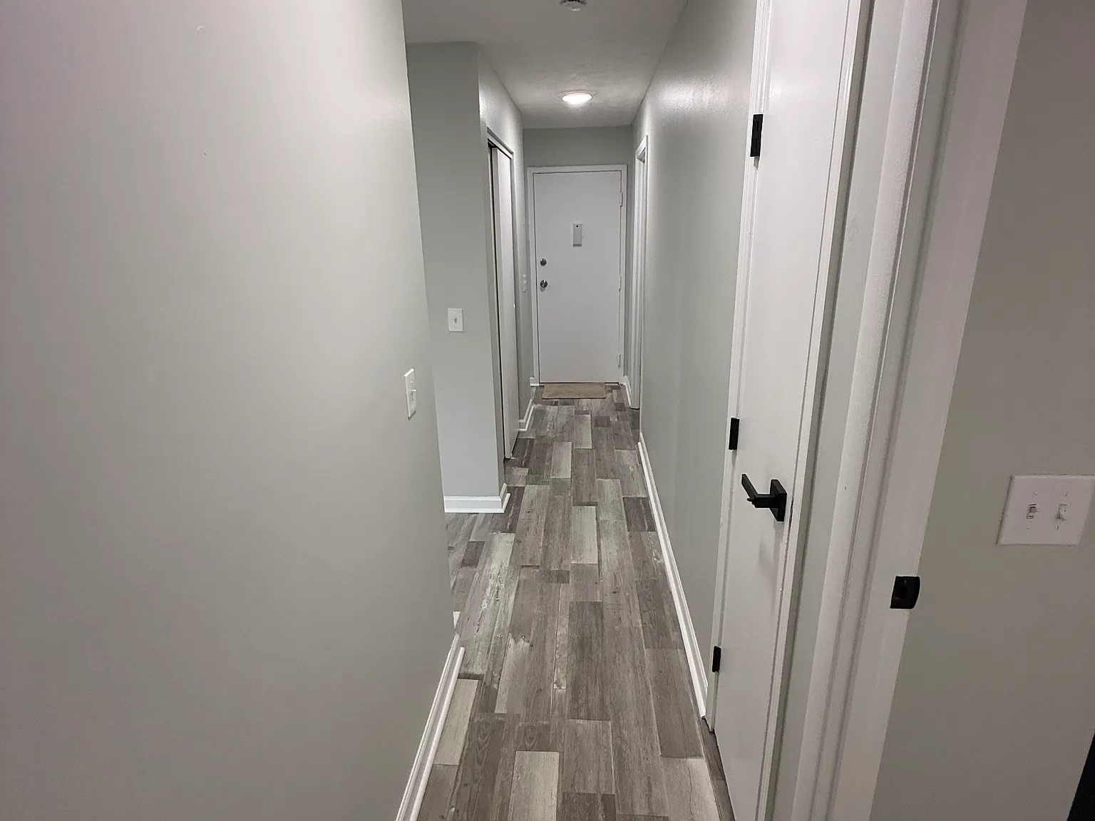 2 bed, 735 sqft, $1,300 — Photo 2