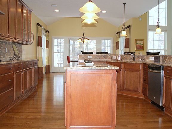 4th image of 10010 Macdonald Dr