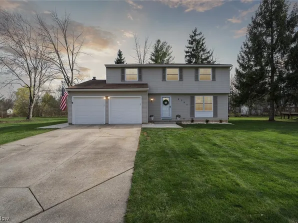 8795 Lawton Dr, Macedonia, OH 44056