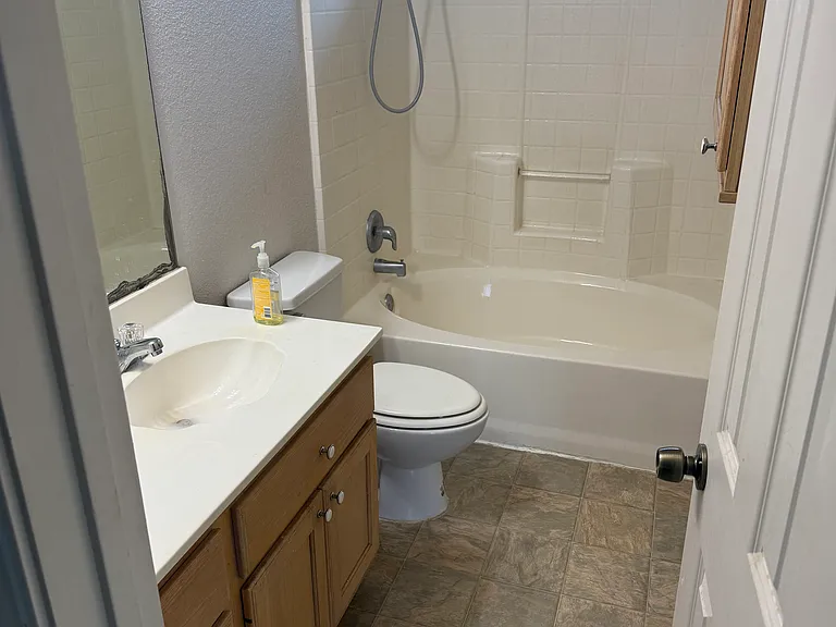 378 S Memorial St #402 — Photo 10