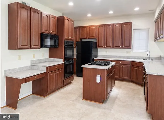 4 bed, 3.5 bath, 3364 sqft, $3,700 — Photo 3