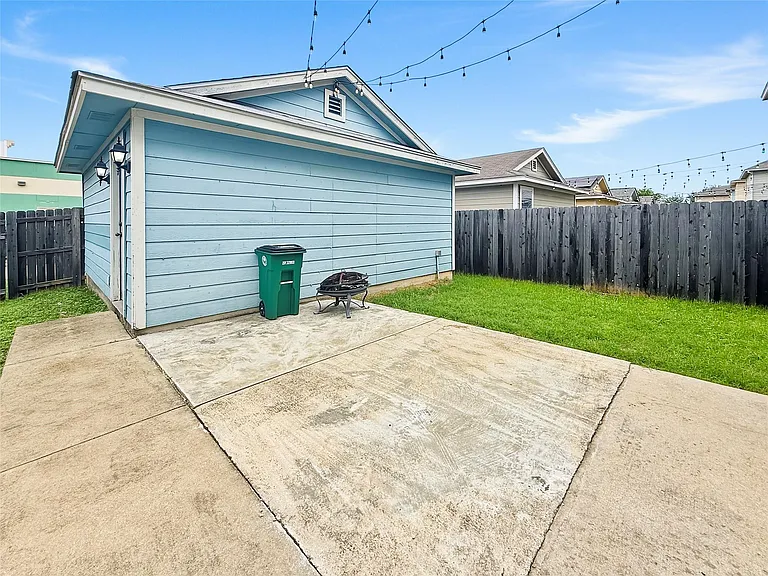 9215 Rowlands Sayle Rd — Photo 8