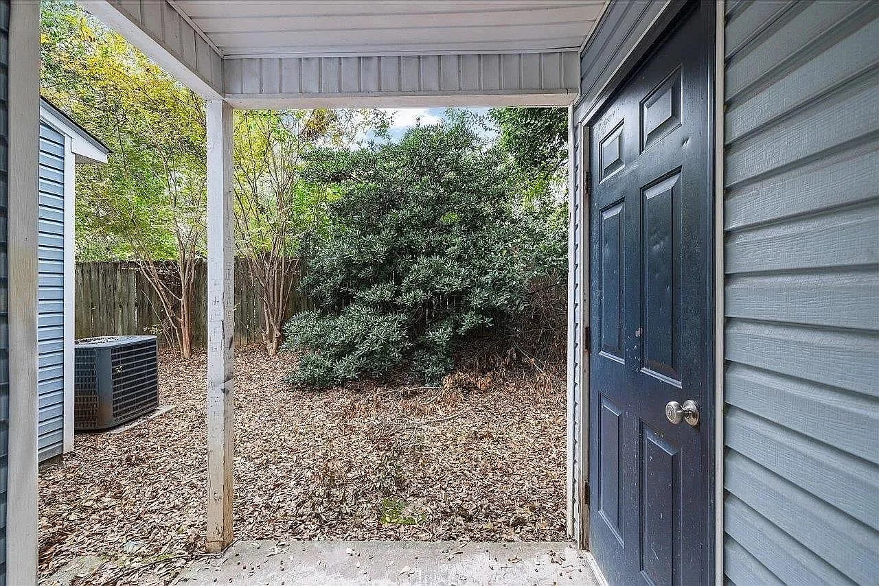 4 bed, 1280 sqft, $1,900 — Photo 3