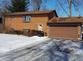 6912 Seminole Dr, Wonder Lake, IL 60097