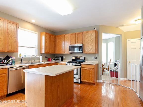 3rd image of 3633 Sonoma Cir