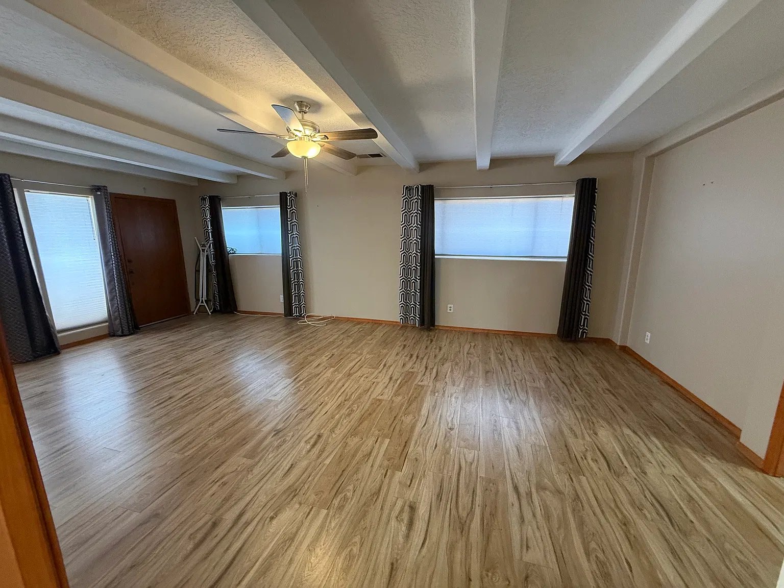 3 bed, 1728 sqft, $1,900 — Photo 4