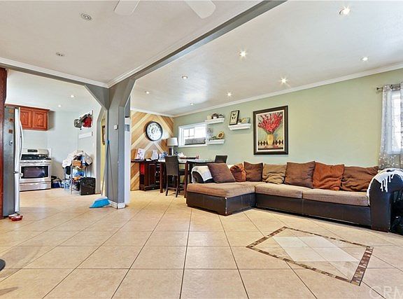 4th image of 13627 S Raymond Ave