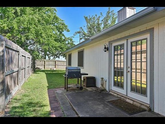 2nd image of 1100 Buttercup Cir