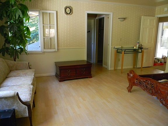 2nd image of 2601 Glenwood Dr