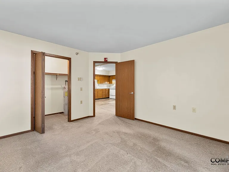 610 Gray St Apartments — Photo 37