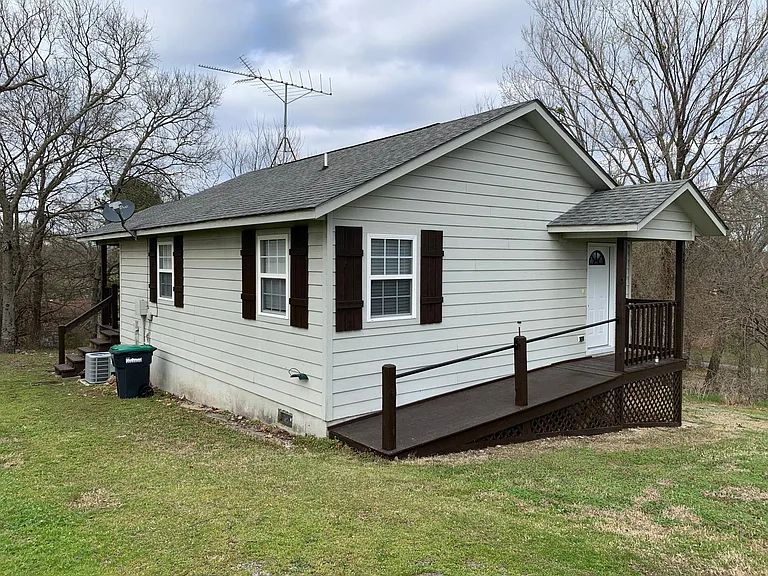 904 Sheryl St — Photo 15