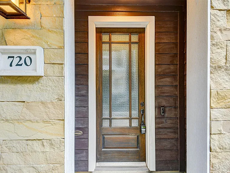 720 N Shepherd Dr — Photo 5