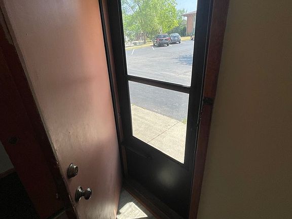 5th image of 1143 W Carriage Dr #3