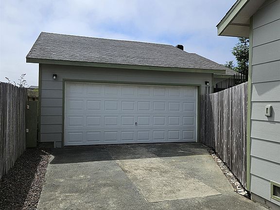 3rd image of 1140 K St