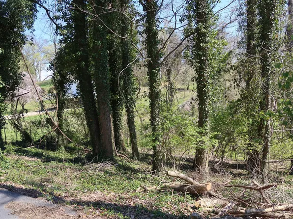 Crest Rd, Kingsport, TN 37664