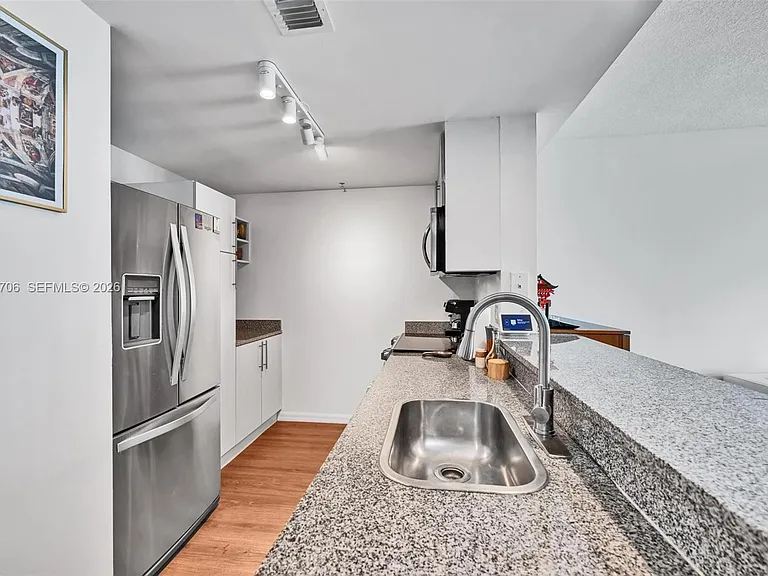 275 NE 18th St #1809 — Photo 5