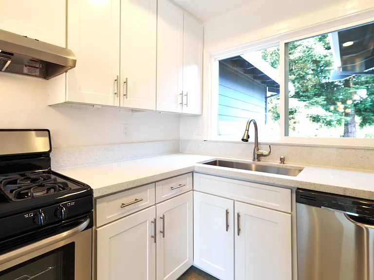 785 Kitchen2