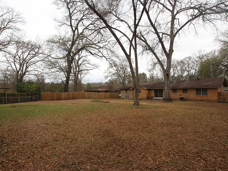 2725 Tanglewood Dr — Photo 25