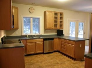 39 Tannery Rd, Sturbridge, MA 01518
