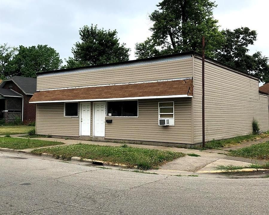1st image of 2445 Grand Ave