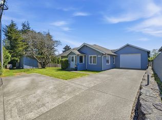 93748 Bay Park Ln, Coos Bay, OR 97420