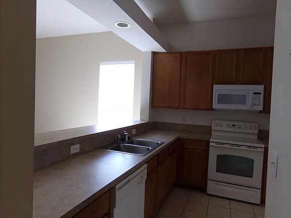5th image of 3843 Westridge Dr