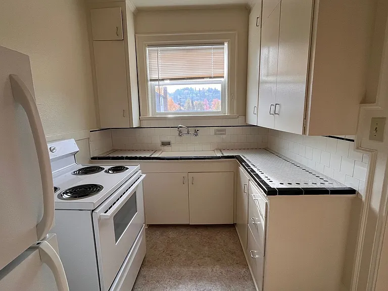 Lownsdale Apartments — Photo 7