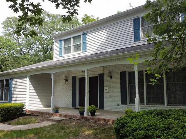 227 White Ridge Dr, Maryville, MO 64468