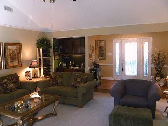 5th image of 9800 Lonsdale Dr