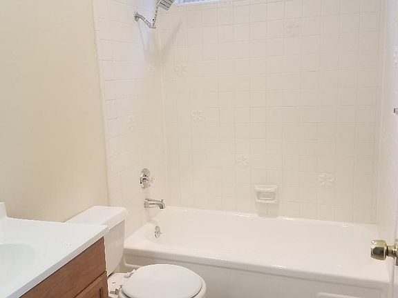 2nd image of 3223 Bennett Dr