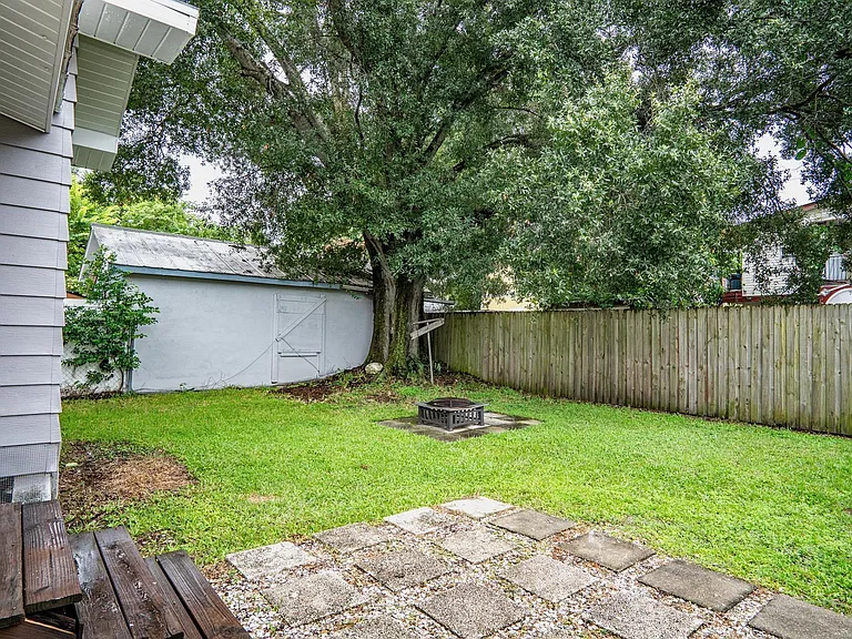 2413 Marconi St — Photo 24