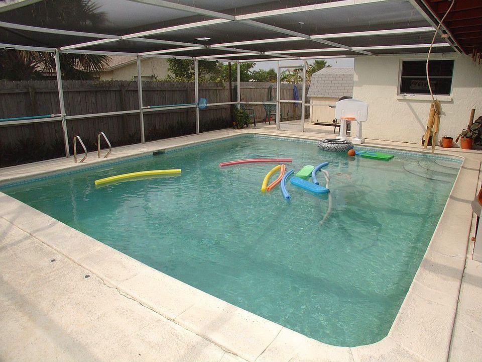 Nice Enclosed Pool