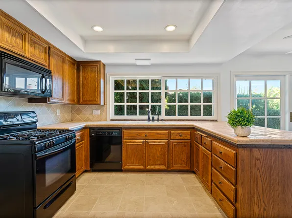 2719 N Granvia Pl, Thousand Oaks, CA 91360