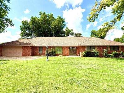 212 Meadowdale Dr, Chickasha, OK, 73018