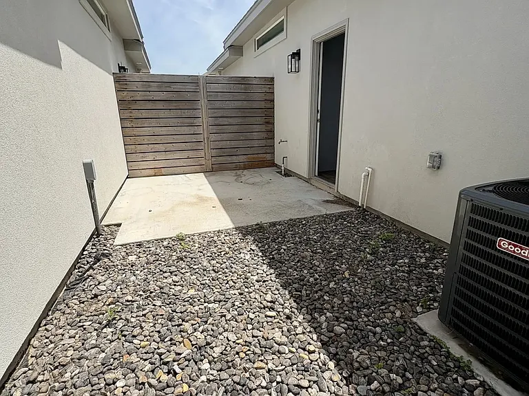 2610 Fern Ave — Photo 12