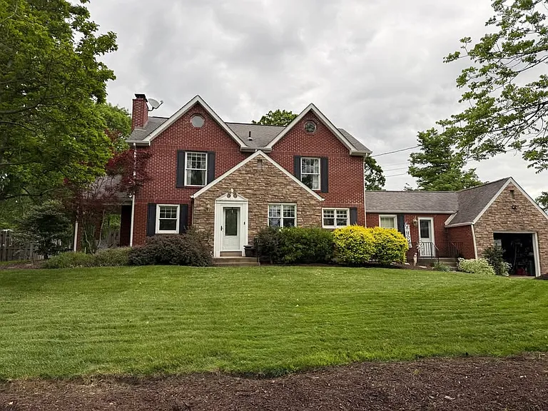 233 Teepee Rd — Photo 1